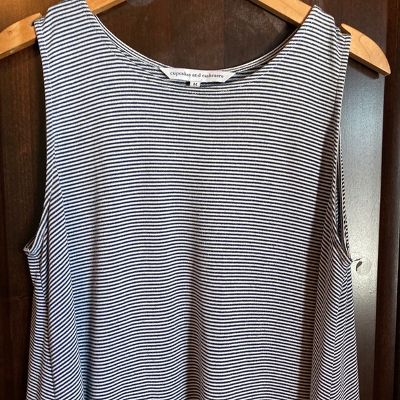 Boutique brand white and navy microstripe dress - Picture 4 of 9